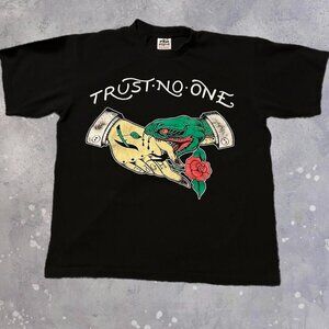 2000s XL Cotton Black T- Shirt Trust No One Graphic Traditional Tattoo Style